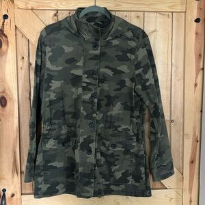 LUCKY BRAND WOMENS LARGE GREEN CAMO FULL ZIP BUTTON UP JACKET